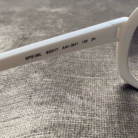 ✨PREOWNED ✨💯% AUTHENTIC PRADA SUNGLASSES - Picture 6 of 9